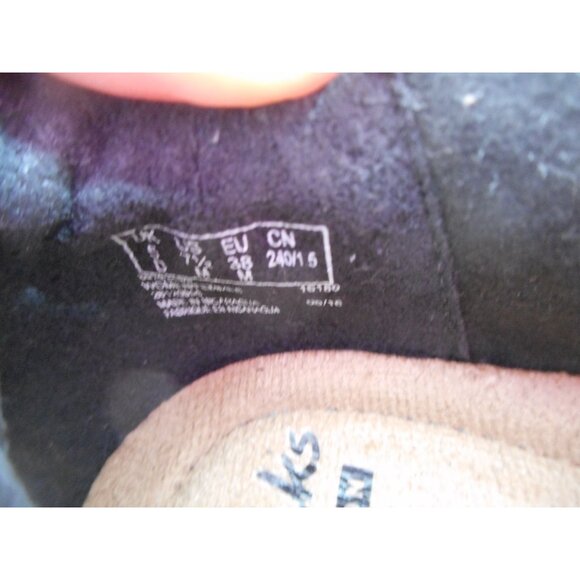 Clarks soft cushion Sz 7.5 M Black Slip on button Shoes - Picture 6 of 8